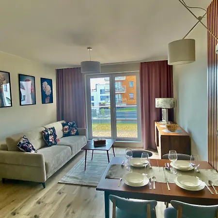 Gruszowe Sady Nowaka 6 *